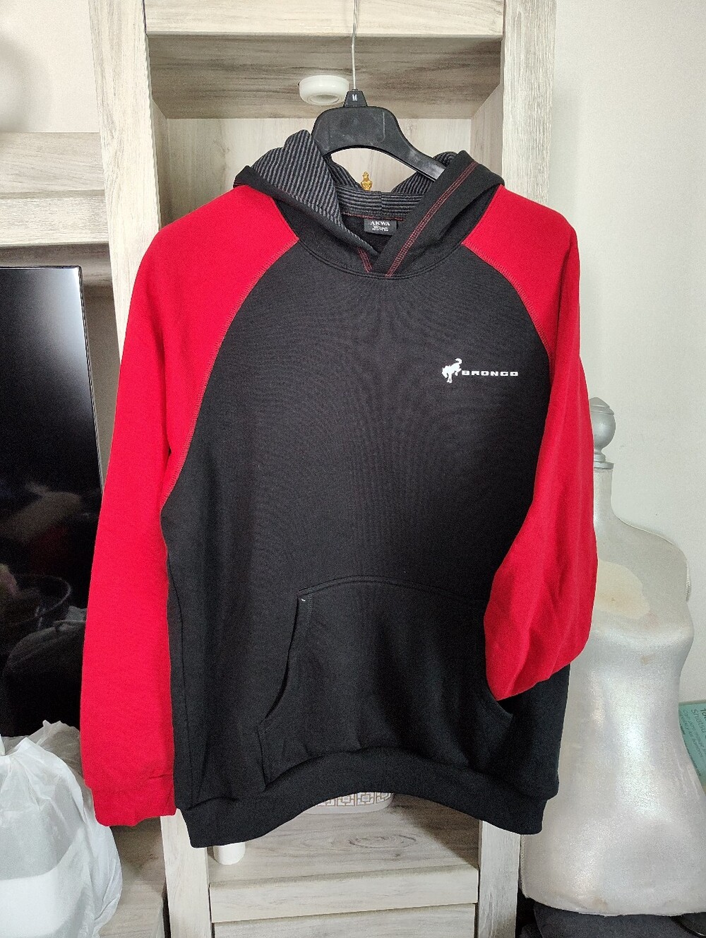 Akwa Classic Bronco Classic Black and Red Raglan Pullover Hoodie SZ XL No Tags